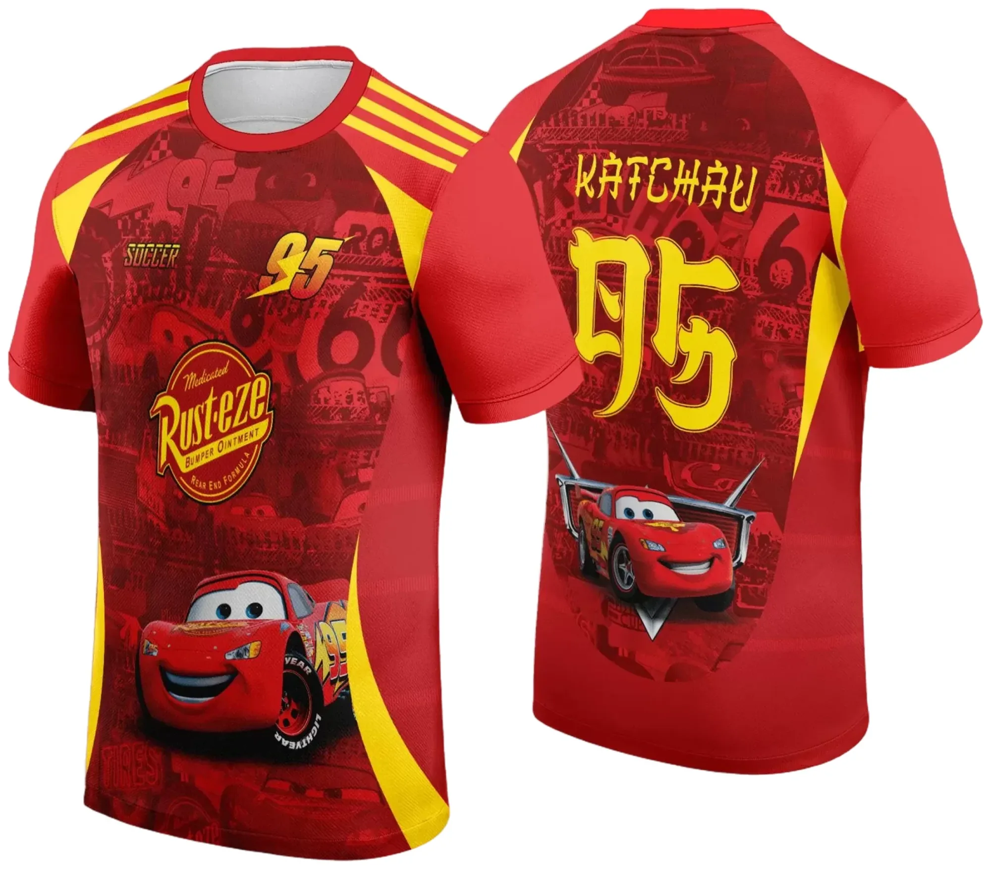 Camiseta unissex preta com logo no peito e estampa grande nas costas inspirada no Relâmpago Mcqueen e carros, perfeita para fãs em eventos e uso diário.