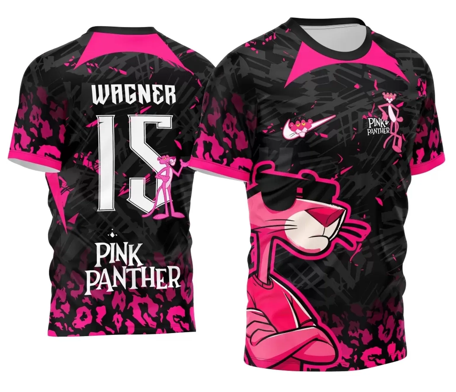 Camiseta unissex preta com logo no peito e estampa grande nas costas da Pantera Cor de Rosa do Interclasse, destacando visual moderno e vibrante