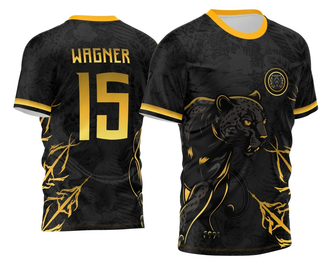 Camiseta unissex preta com logo no peito e estampa grande nas costas inspirada em Interclasse Pantera Dourada 2024, ideal para quem busca estilo e identidade em eventos escolares.