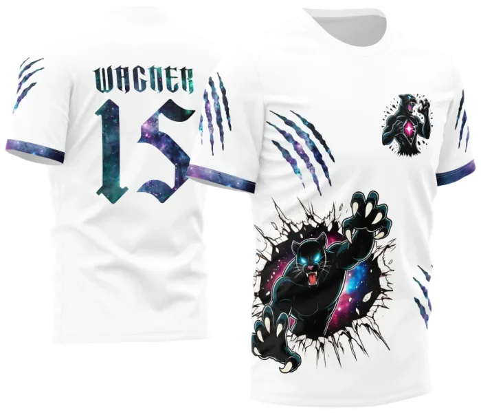 Camiseta unissex preta com logo no peito e estampa grande nas costas mostrando Pantera Galaxy 2024, estilo moderno e marcante para turmas e eventos interclasse.