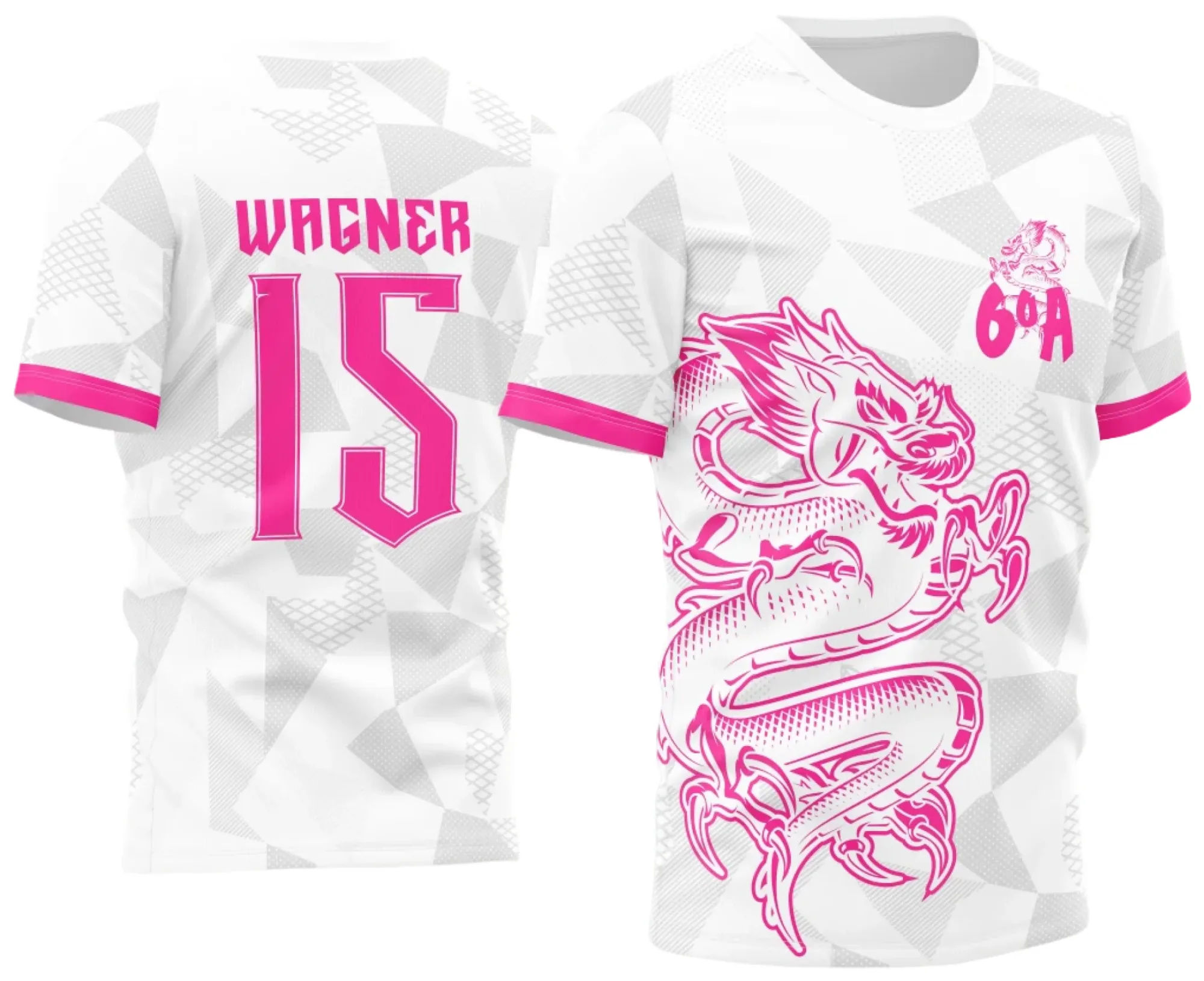 Camiseta unissex branca com logo no peito e estampa grande nas costas do Dragão em tons rosa e branco, ideal para atlética acadêmica e InterClasse do sexto ano 2023.