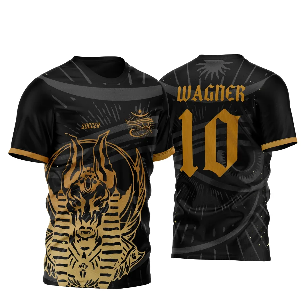 Camiseta unissex preta com logo no peito e estampa grande nas costas com tema da Atlética Acadêmica e InterClasse Anúbis 2023 Mod 003, perfeita para eventos universitários.