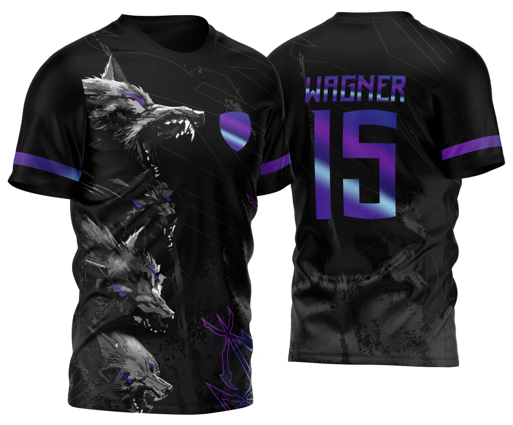 Camiseta unissex preta com logo no peito e estampa grande nas costas do tema InterClasse Lobos Holográfico Novo, ideal para quem busca estilo moderno e visual impactante.