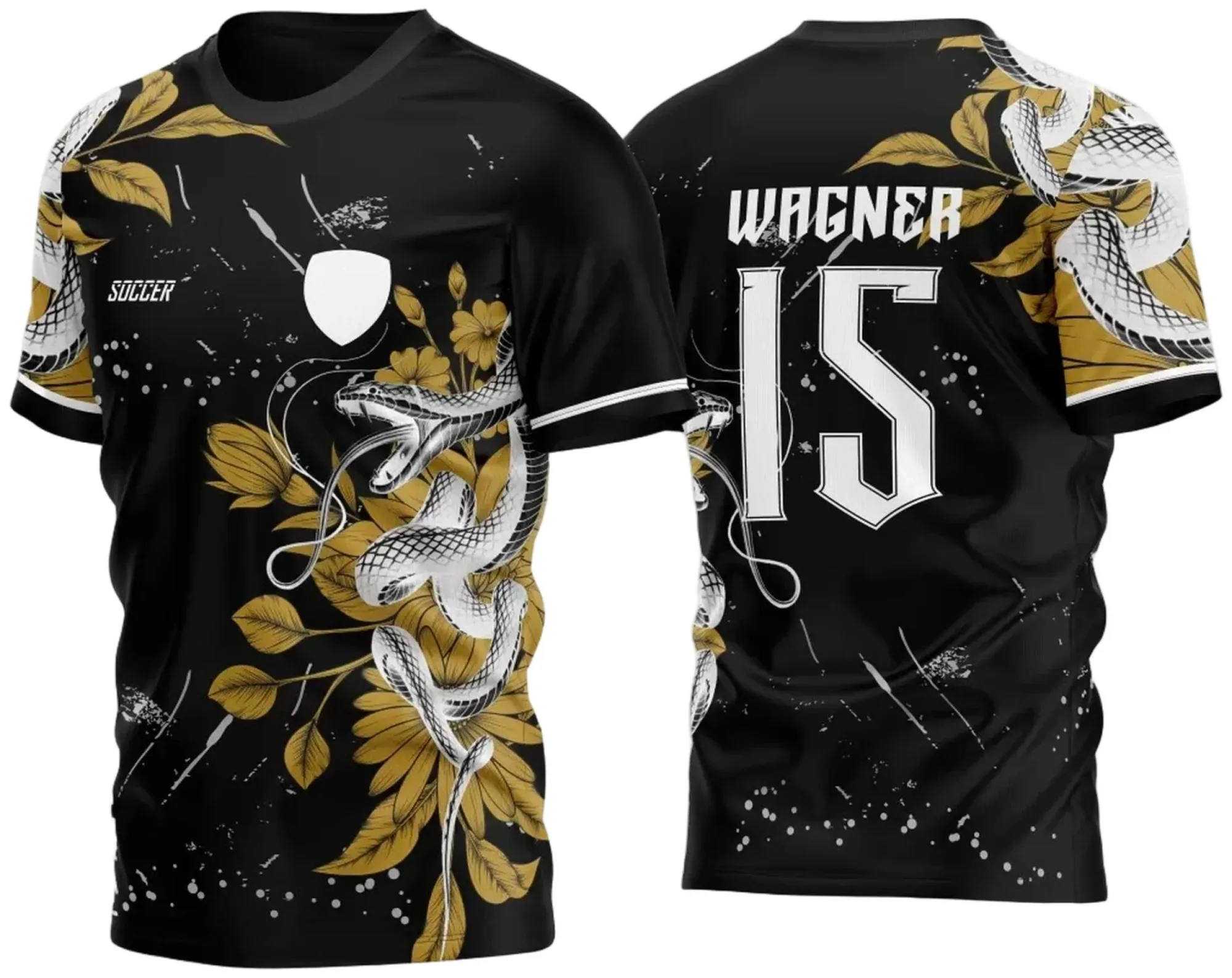 Camiseta unissex preta com logo no peito e estampa grande nas costas de cobra floral dourada em estilo chinês, tema ataque 2023, design moderno e impactante.