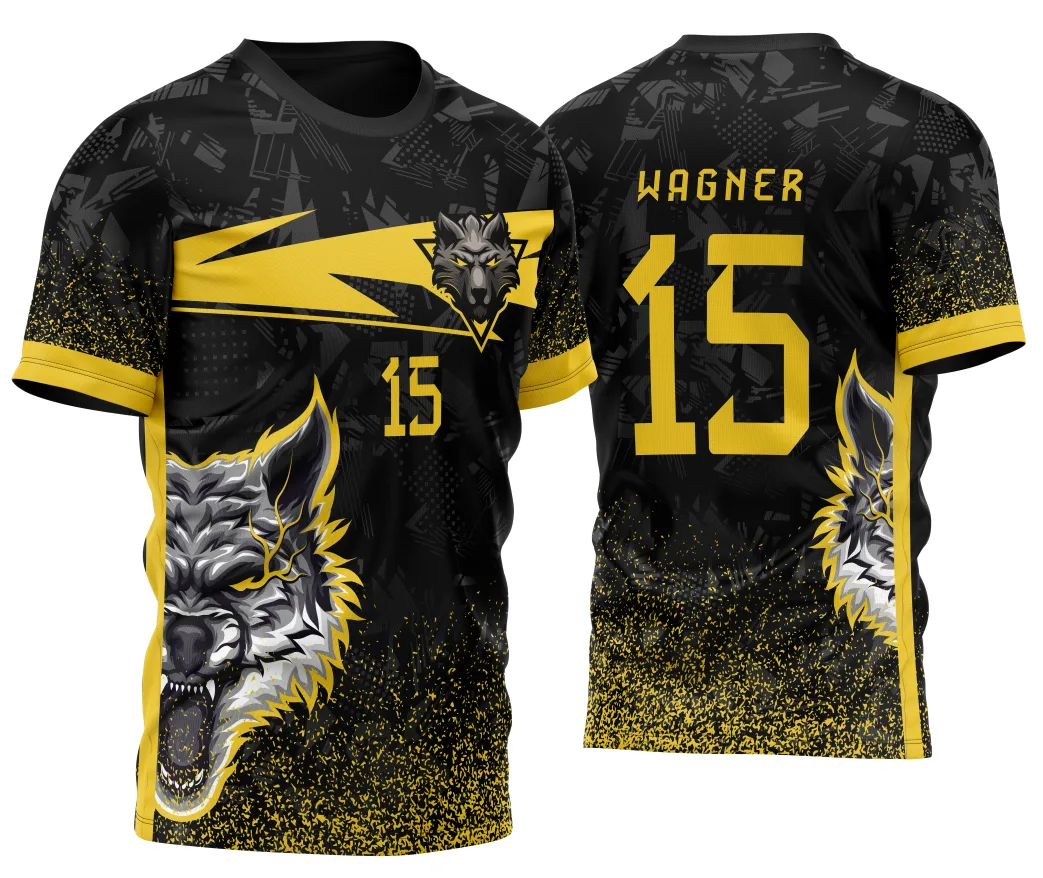 Camiseta unissex preta com logo no peito e estampa grande nas costas mostrando o Lobo Alfa em preto e amarelo, ideal para quem busca estilo e identidade marcante.