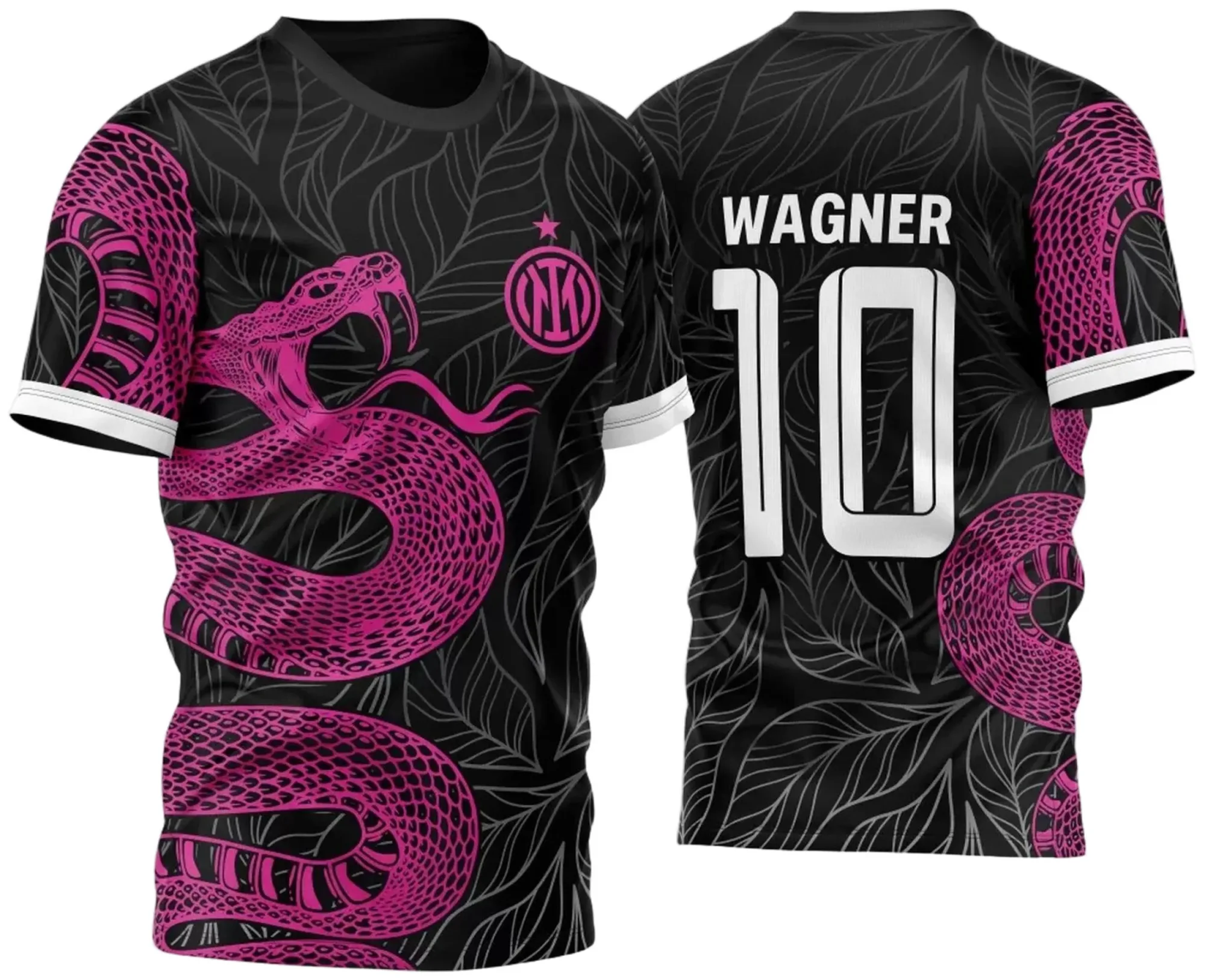 Foto da camiseta unissex preta com logo no peito e estampa grande nas costas mostrando cobra rosa estilo InterClasse 2023.