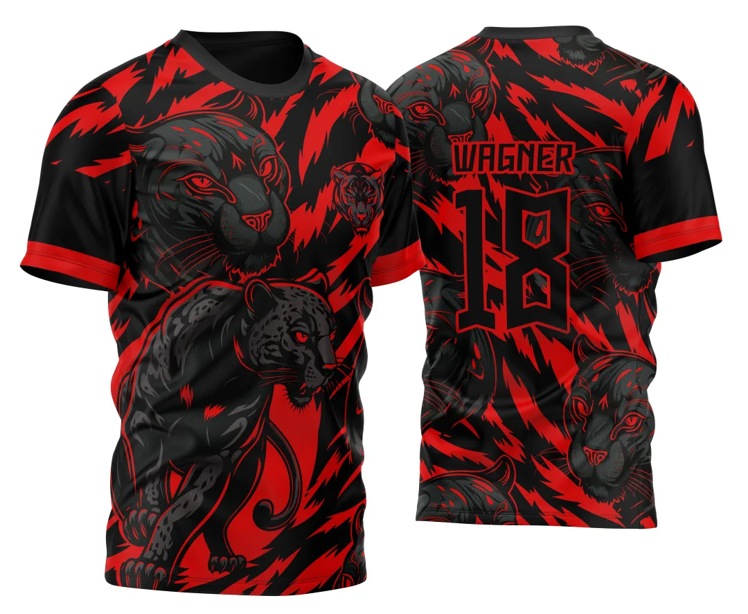 Camiseta unissex preta com logo no peito e estampa grande nas costas inspirada em Pantera Negra com fundo tigre vermelho, perfeita para fãs da cultura pop e estilo marcante.