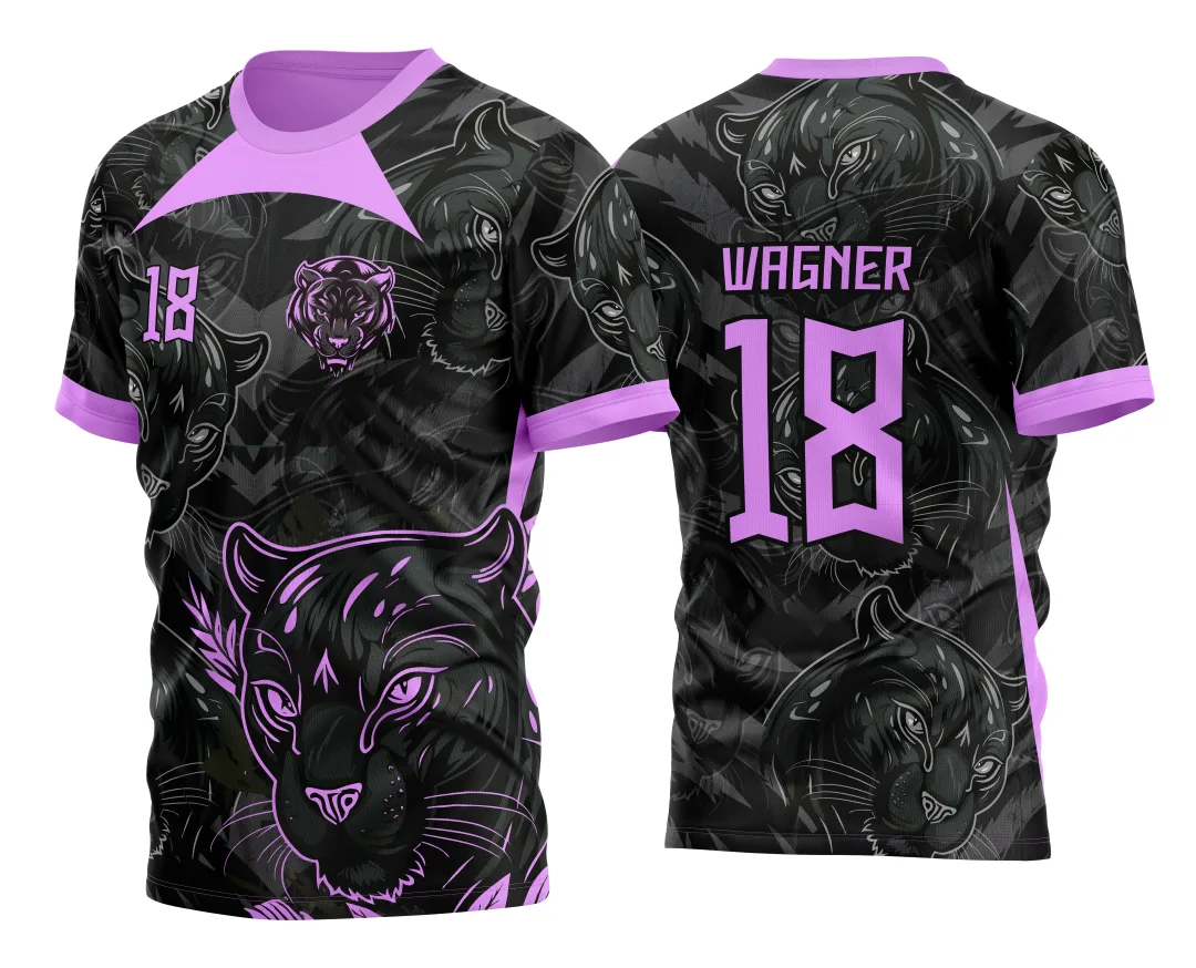 Camiseta unissex preta com logo no peito e estampa grande nas costas inspirada na Pantera Negra InterClasse Padrão 2023 em tom rosa vibrante, perfeita para eventos escolares e fãs do tema.