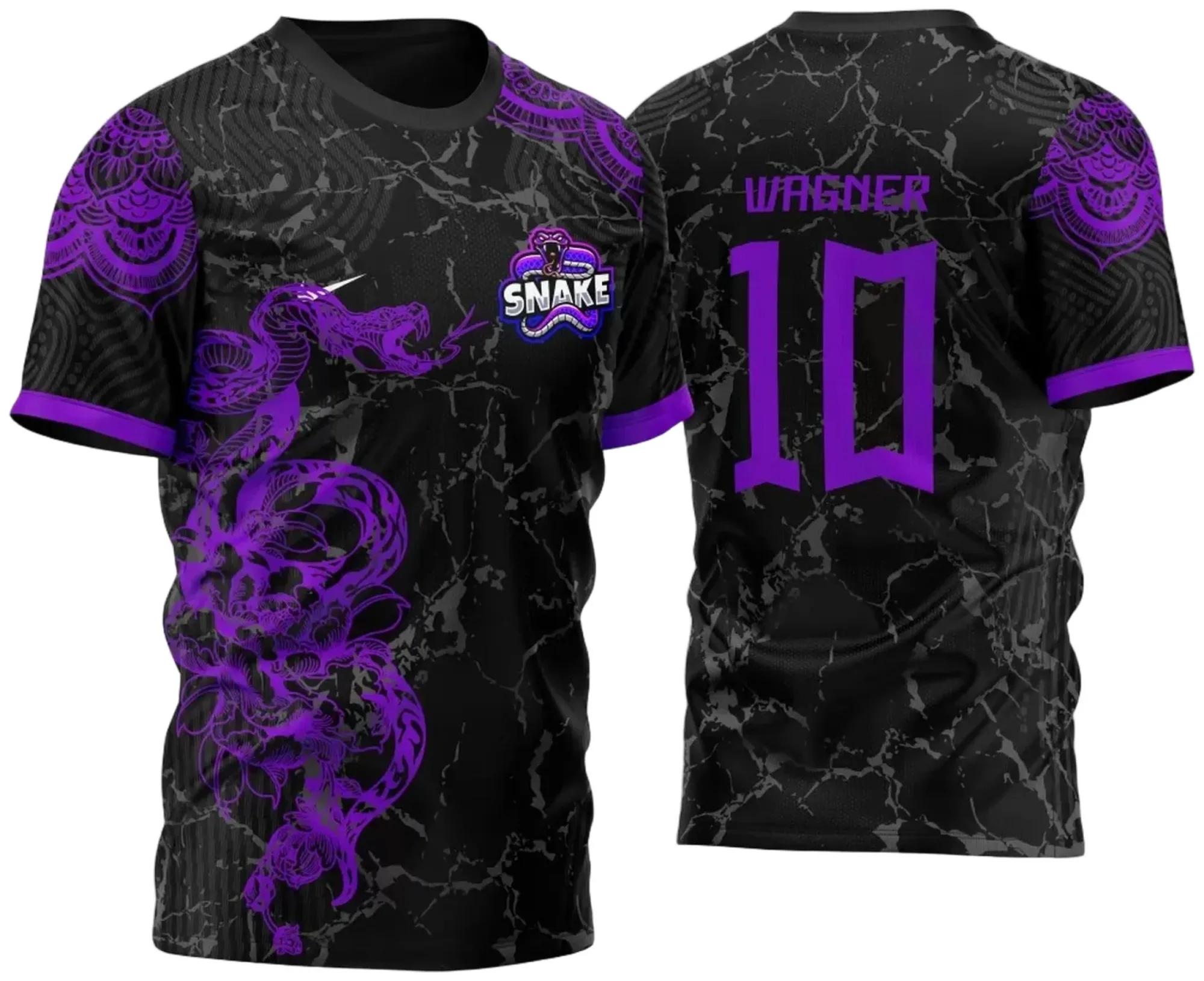 Camiseta unissex preta com logo no peito e estampa grande nas costas baseada no tema Camisa Futebol InterClasse Cobra Venenosa em Campo 2023 Modelo 2, estilo único e esportivo para torcedores e atletas.