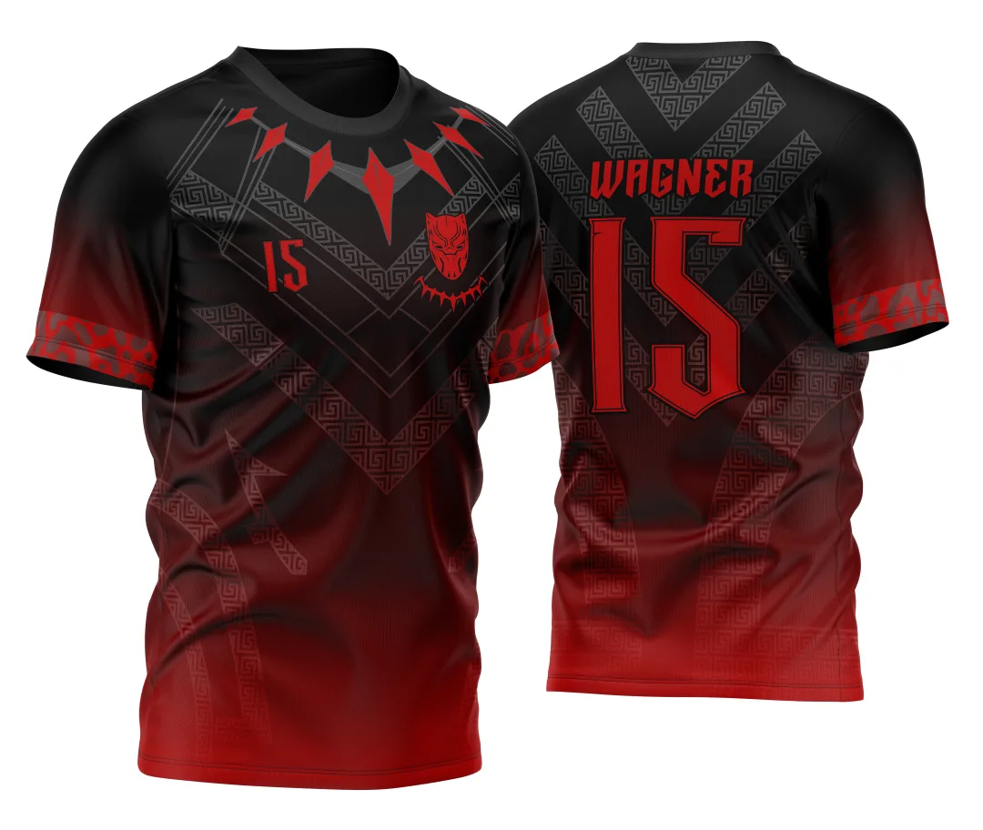 Camiseta preta unissex com logo no peito e estampa grande nas costas da Pantera Negra e Lua Cheia