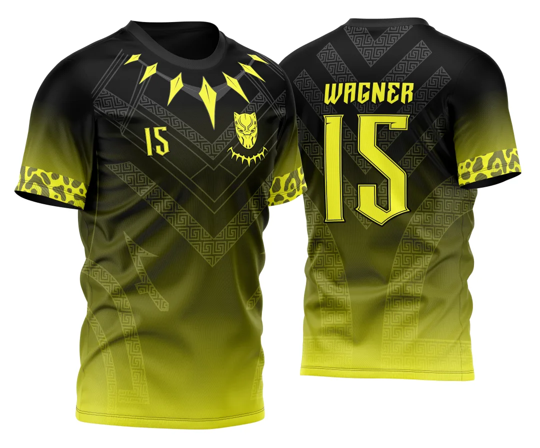 Camiseta preta unissex com logo no peito e estampa grande nas costas mostrando Pantera Negra Tribal em estilo marcante e moderno.