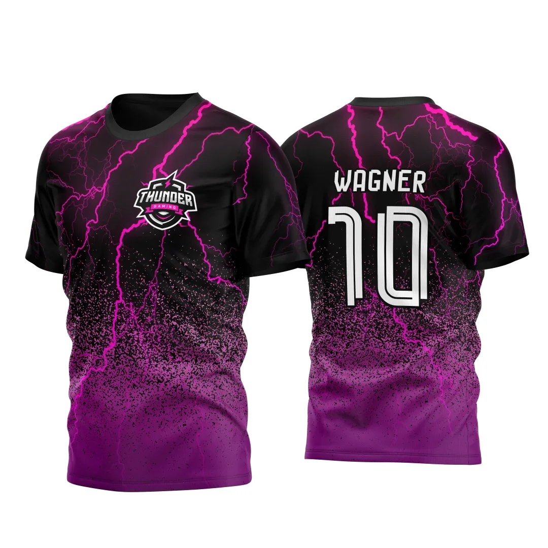 Camiseta unissex preta com logo no peito e estampa grande nas costas mostrando raios relâmpagos roxos vibrantes em tema InterClasse