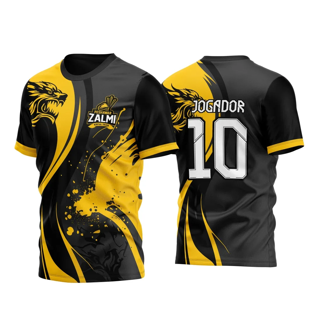 Camiseta unissex preta com logo no peito e estampa grande nas costas tema InterClasse Preto e Amarelo Coiote, design moderno e vibrante para estilo marcante.