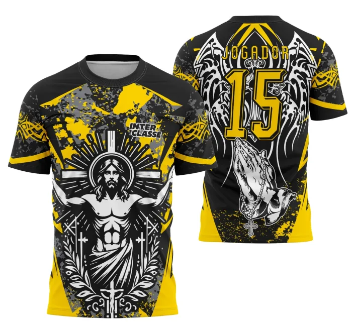 Camiseta unissex branca com logo no peito e estampa grande nas costas mostrando tema de Jesus Cristo e futebol, design moderno e impactante para fãs e jogadores.