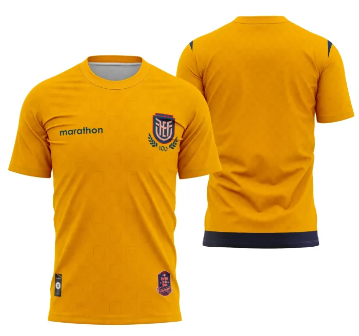Camiseta unissex preta com logo no peito e estampa grande nas costas celebrando Interclasse Equador 100 Anos início 2025, estilo moderno e design marcante para eventos e coleções comemorativas.