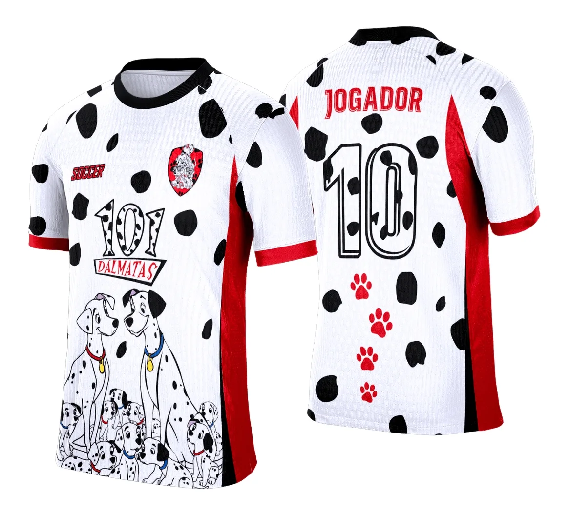 Camiseta preta unissex com logo no peito e estampa grande nas costas com tema da Interclasse 101 Dálmatas, ideal para fãs do clássico desenho.