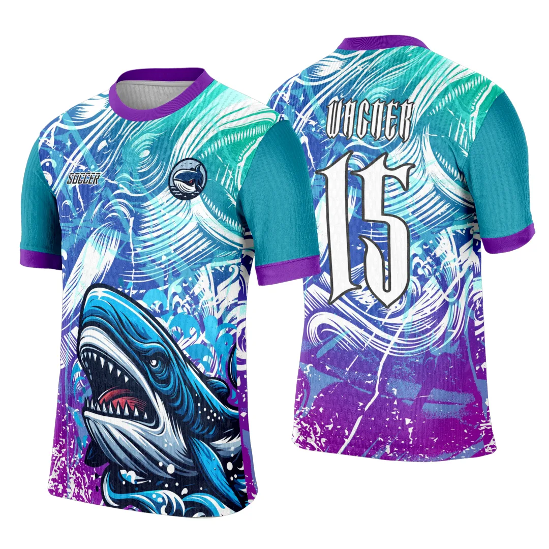 Camiseta unissex preta com logo no peito e estampa grande nas costas mostrando Baleia Azul em design interclasse, ideal para eventos esportivos e escolares.