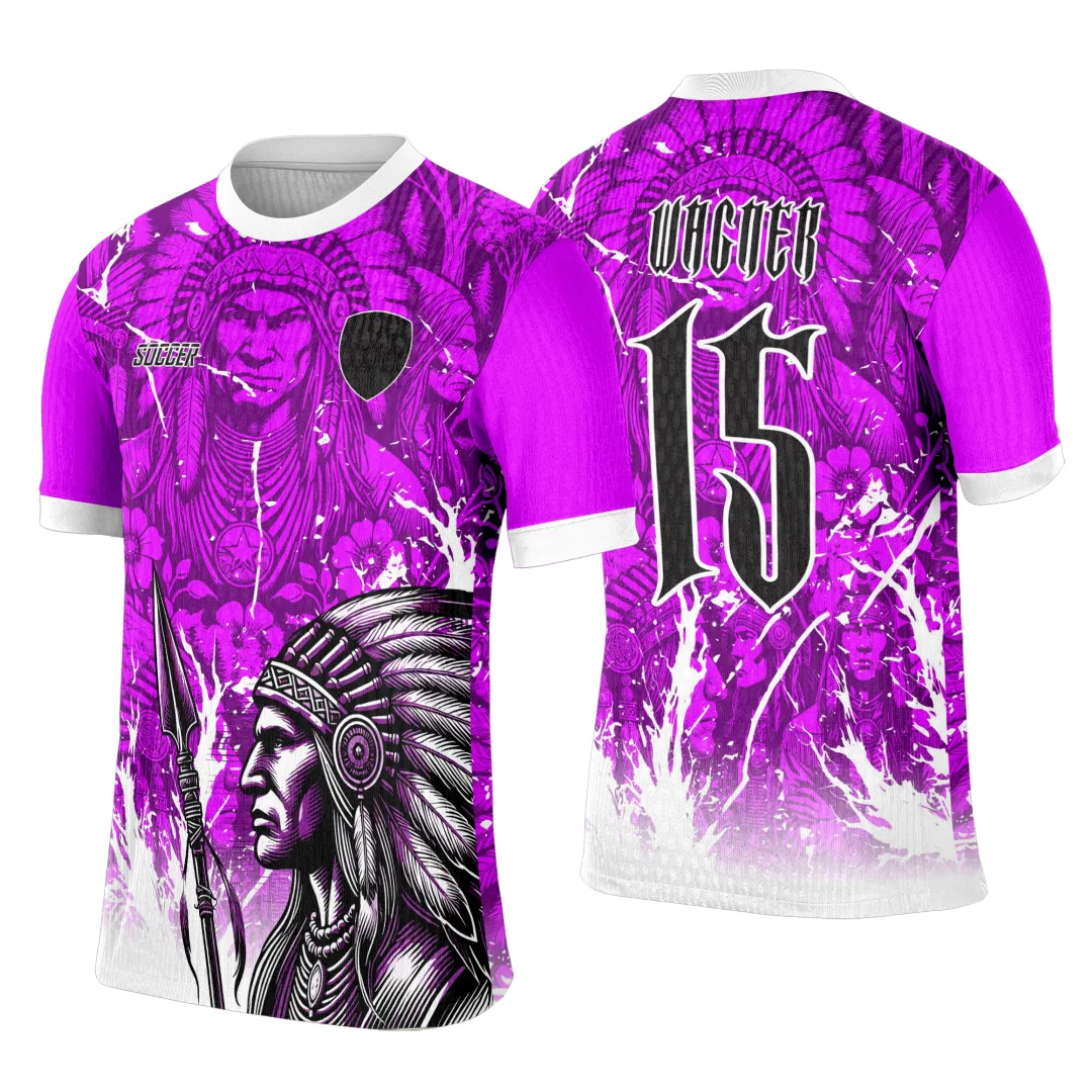 Camiseta unissex preta com logo no peito e estampa grande nas costas com tema índio americano, ideal para eventos interclasse e confraternizações escolares.