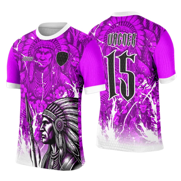 Camiseta unissex preta com logo no peito e estampa grande nas costas com tema índio americano, ideal para eventos interclasse e confraternizações escolares.