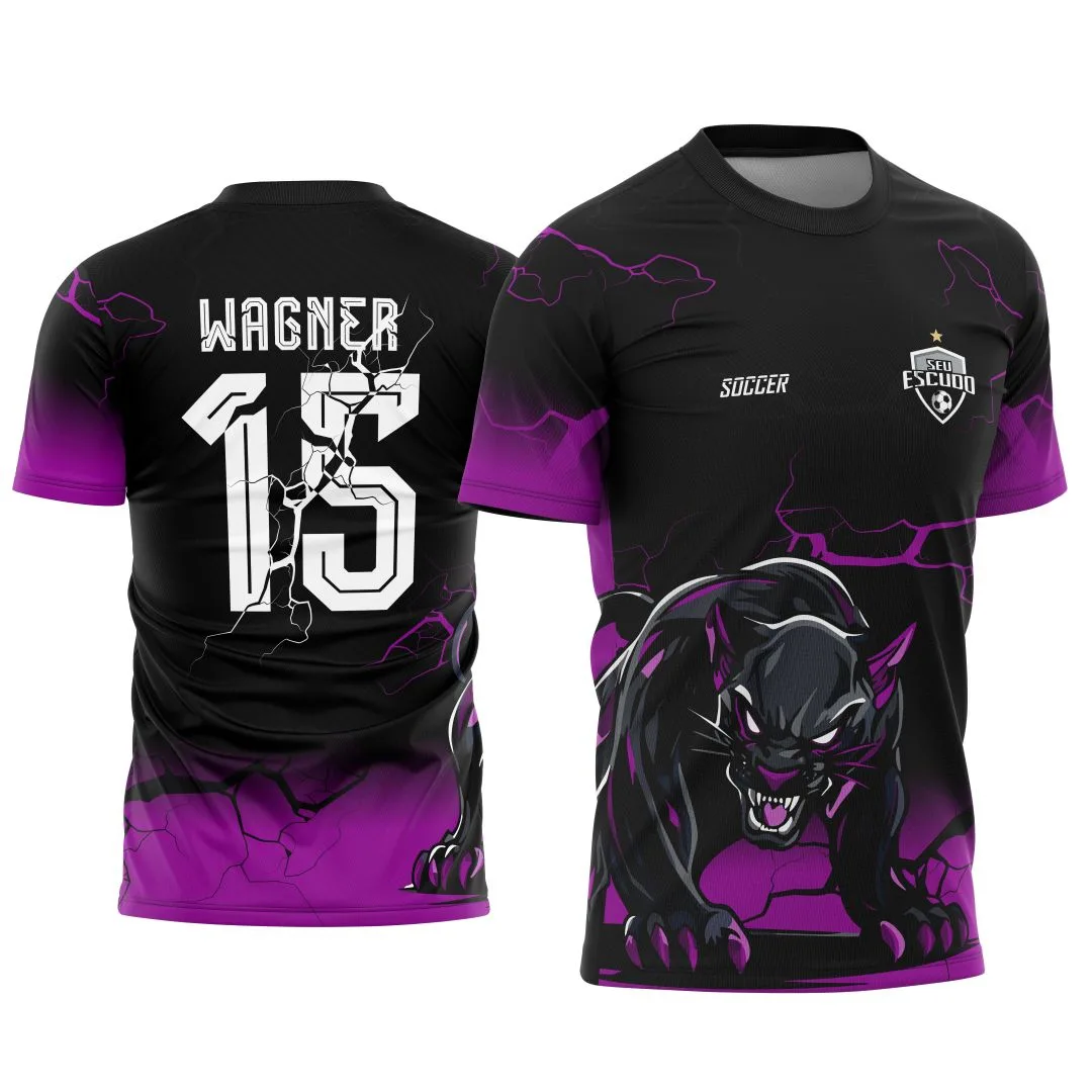 Camiseta unissex preta com logo no peito e estampa grande nas costas mostrando Pantera Negra em degradê com raios, design moderno para o interclasse 2025.