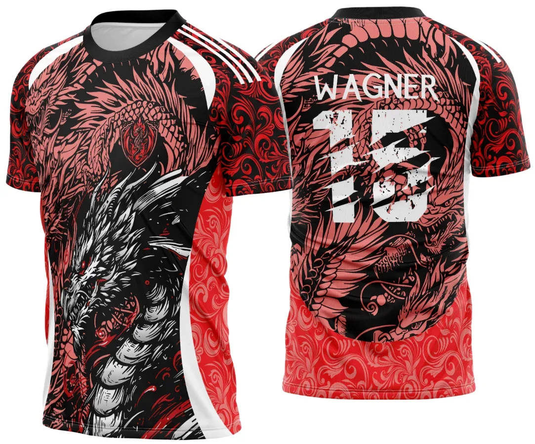 Camiseta unissex preta com logo no peito e estampa grande nas costas mostrando Dragão Negro com detalhes em laranja, perfeita para quem gosta de estilo forte e vibrante.