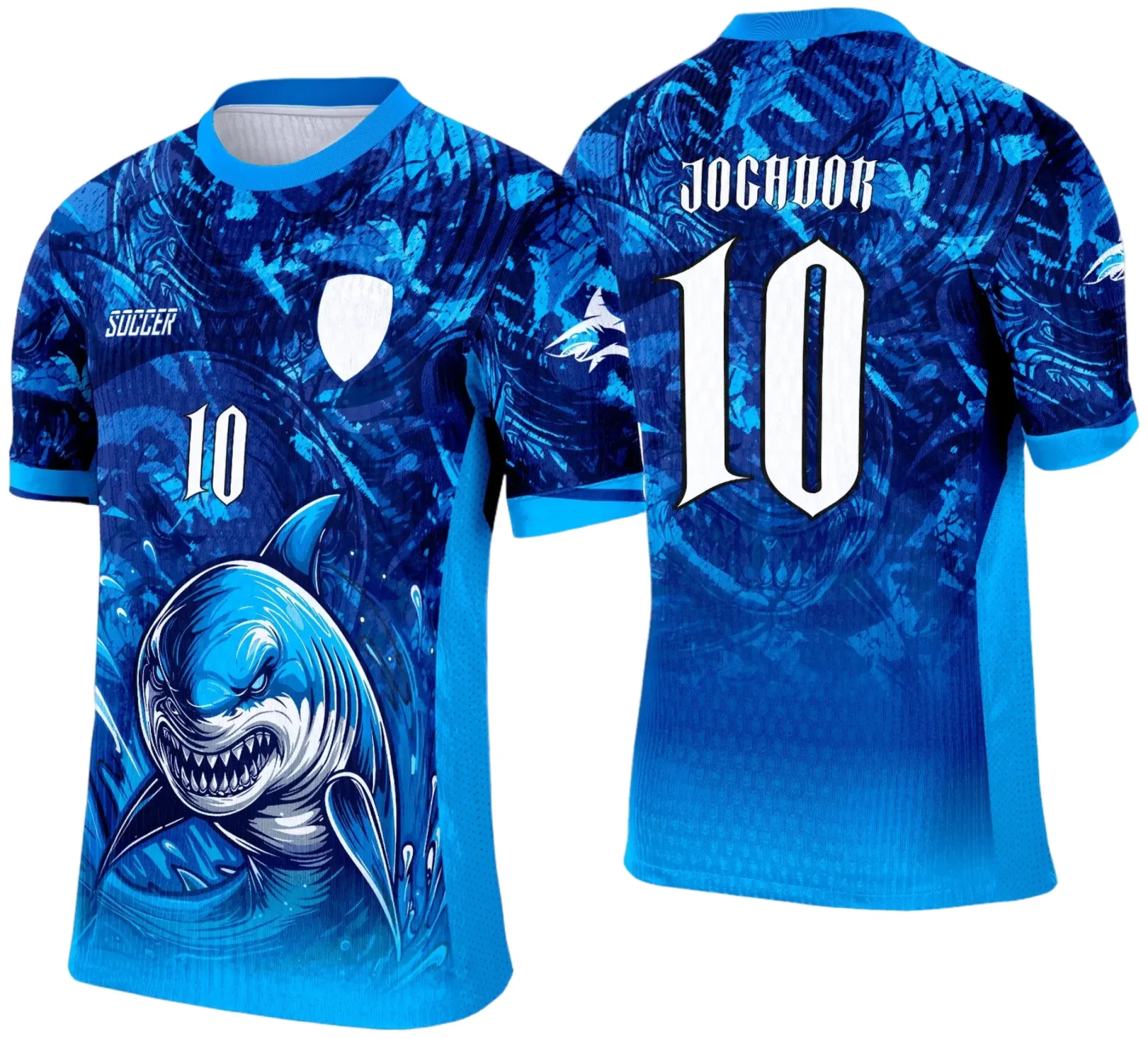 Camiseta unissex preta com logo no peito e estampa grande nas costas, desenhada com tema do Interclasse Tubarão 2025, perfeita para eventos e ocasiões esportivas.