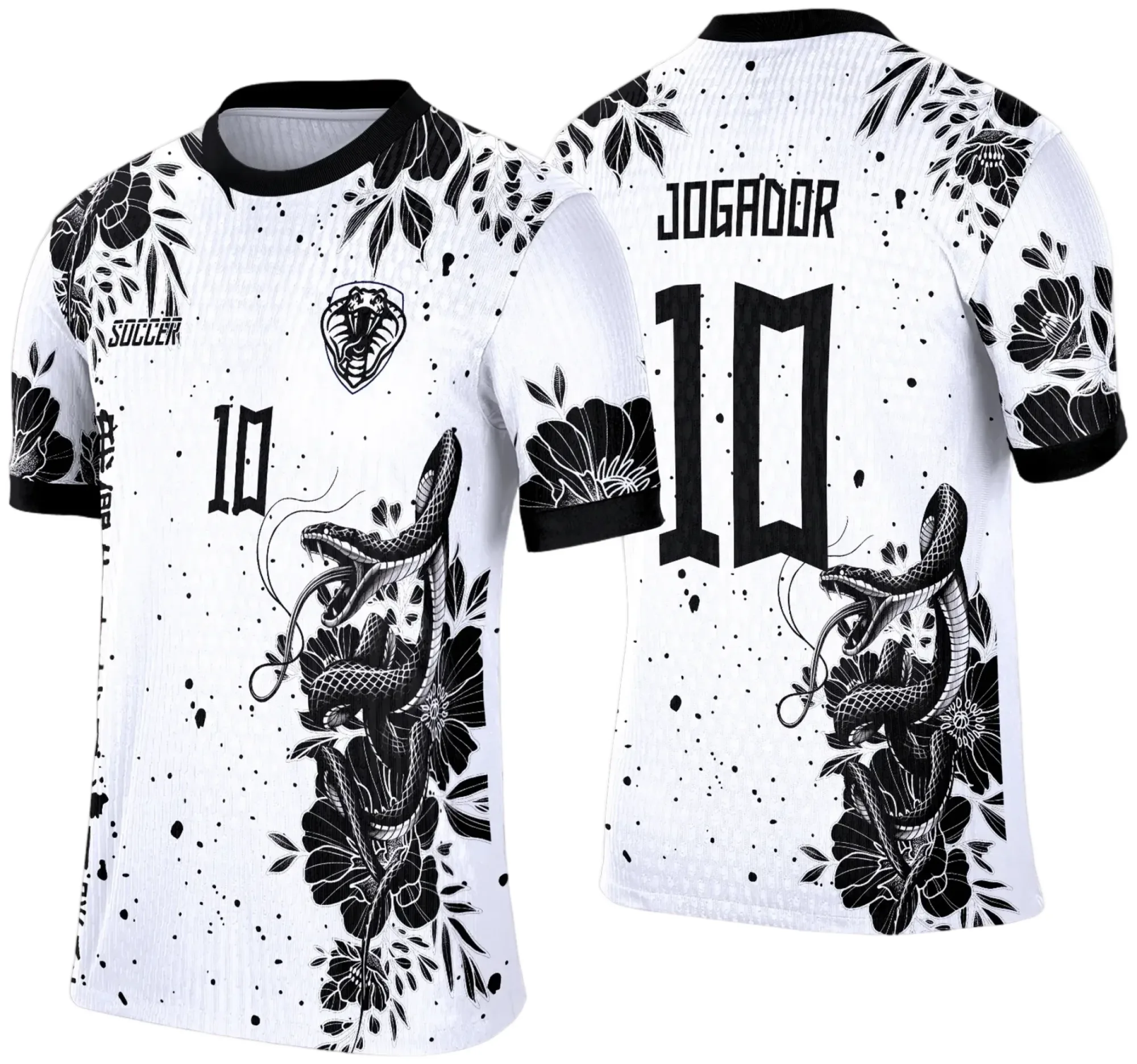 Foto de camiseta unissex preta com logo no peito e estampa grande nas costas de cobra em preto e branco, design marcante e moderno para estilo interclasse.