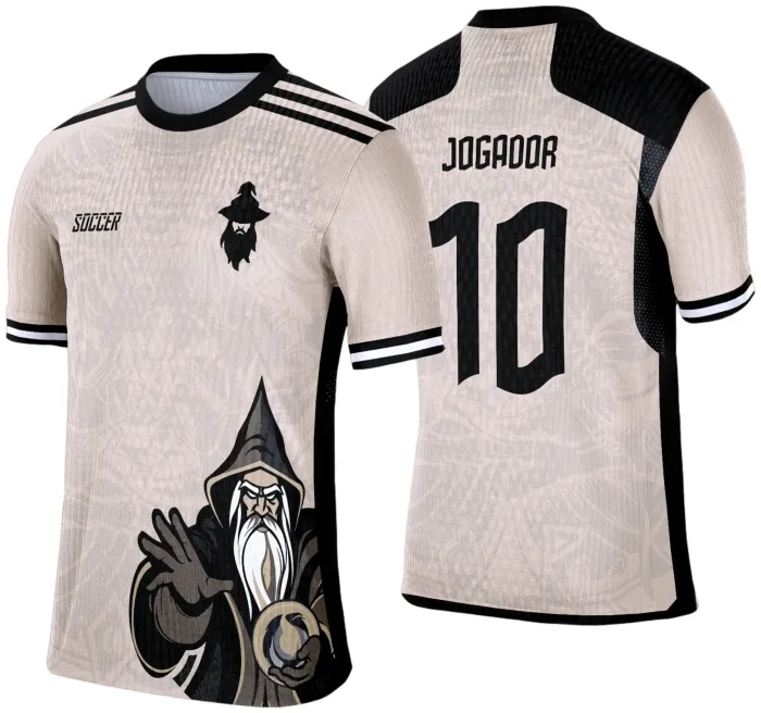 Camiseta unissex preta com logo no peito e estampa grande nas costas com tema Feiticeiro para Interclasse, estilo moderno e confortável para uso diário.