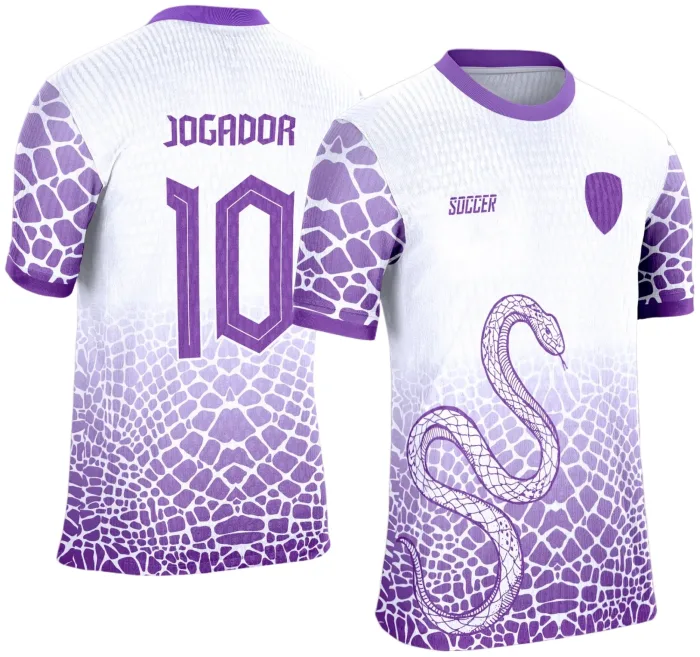 Camiseta unissex preta com logo no peito e estampa grande nas costas, com design inspirado na cobra modelo 2 da camisa de interclasse.