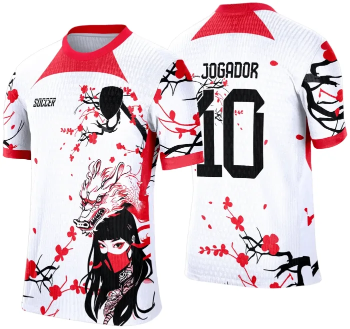 Camiseta unissex preta com logo no peito e estampa grande nas costas, tema Camisa de Interclasse Anime Modelo 3, ideal para fãs de anime e eventos escolares.